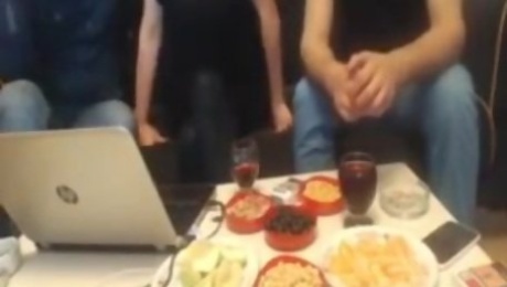 Yengemi abimle sikiyoruz