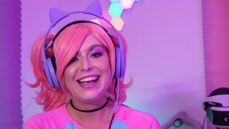 Kinky gamer girls Leana Lovings and Krissy Knight share a hard cock