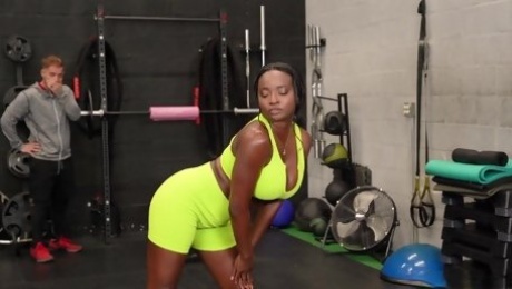 Dashing Busty Ebony MILF Blows a Lad's Young Cock And Gives It a Wild Ride In the Gym