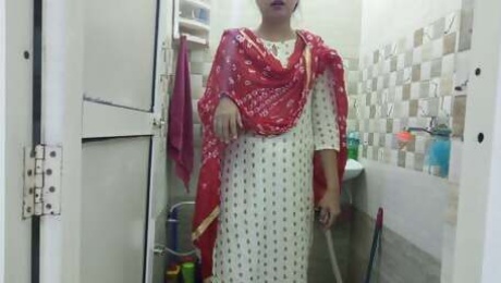 My step sister caught me taking bath in bathroom secretly and fucked xnxx by Herself Hottest Indian sexy bathing and show big