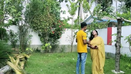 Indian Hot Bhabhi Has Sex With Unknown Young Boy! Plz Cum Inside