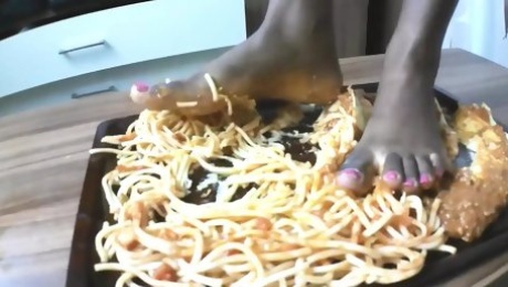 Italian slave get his food: spaghetti and lasagne of black ebony feet!