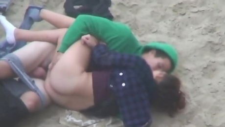 Teenage Couple At Beach Have Sex Fun Caught Hidden Camera