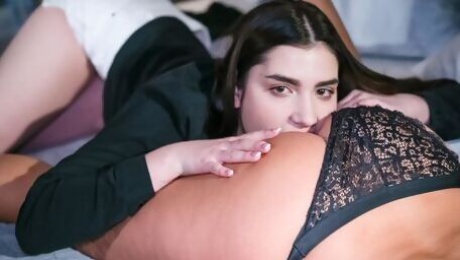 Marry Morrgan and Amy Red's fingering action by Lesbea