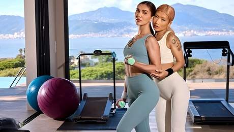 Watch well proportioned Jadilica and Dolly Orchid's dirt