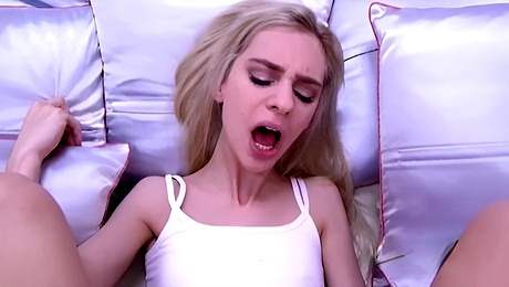 Stroking sex with pin up chippy from LA New Girl