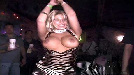 Striking date's upskirt porn
